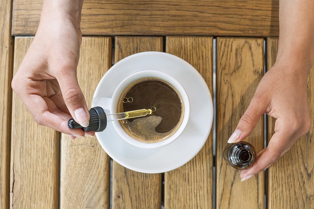 huile de CBD dans une tasse